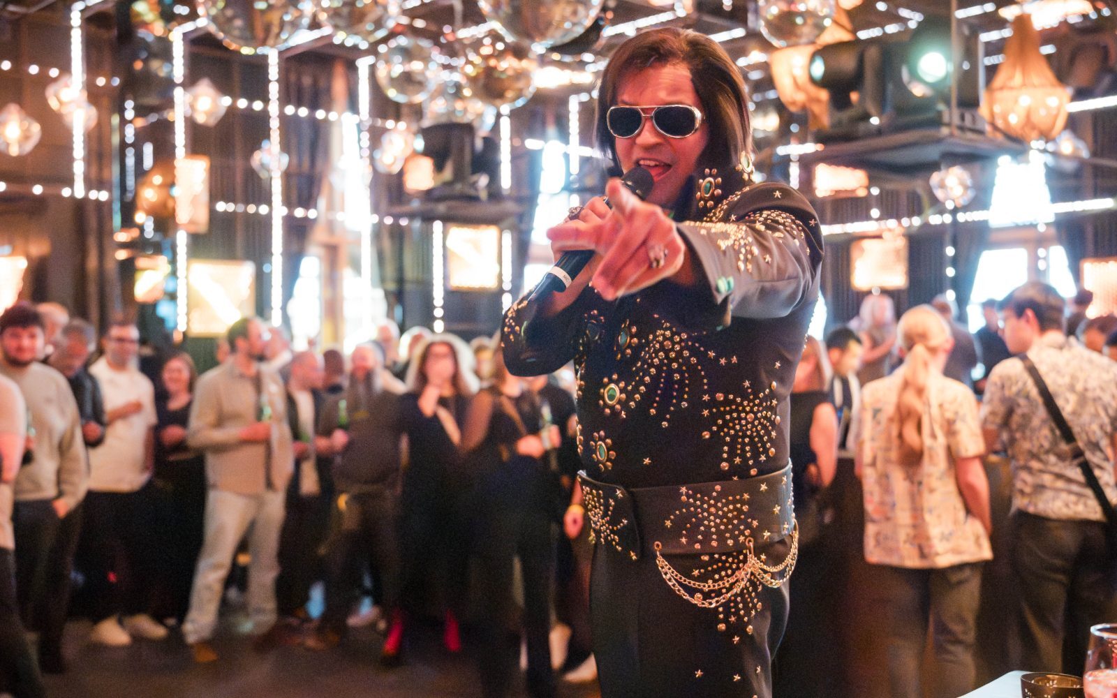 Elvis-Performance bei der AWS Summit Warm-Up Party 2026