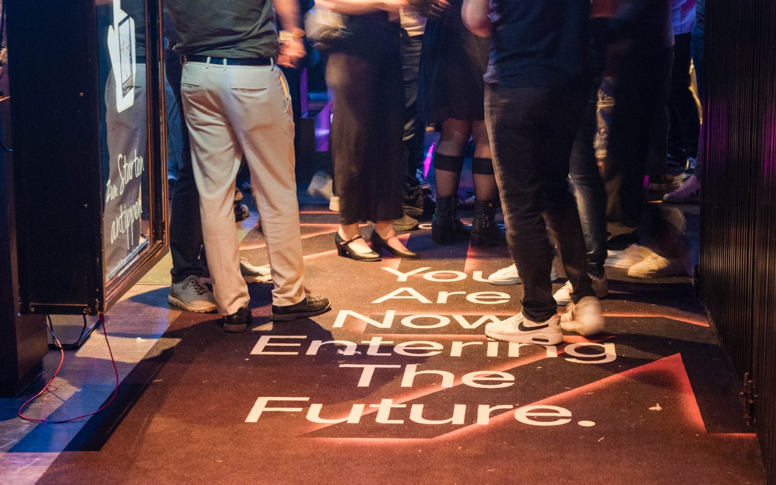 'You Are Now Entering The Future' – Eingang der AWS Summit Warm-Up Party 2026